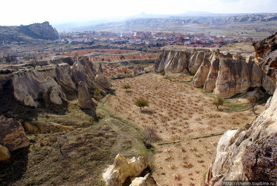 Вид на долину и деревню Чавушин Чавушин, Турция
