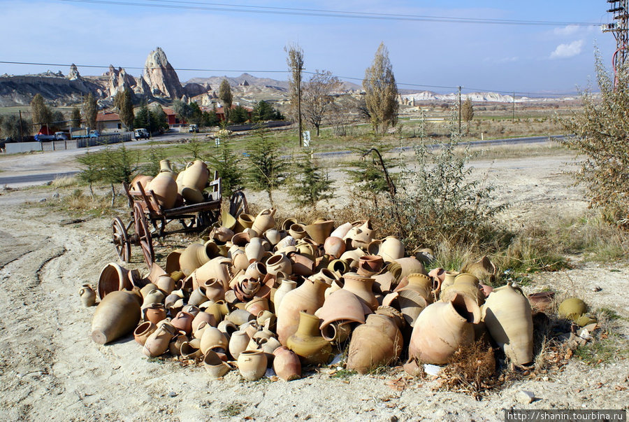 Горшки на окраине деревни Чавушин Чавушин, Турция