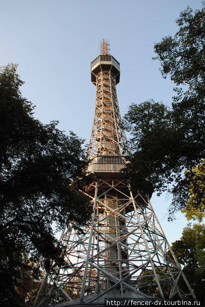 Башня Петршин — уменьшенная копия Эйфелевой башни Прага, Чехия