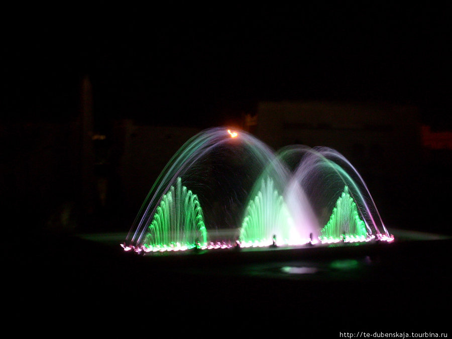 Ночное шоу поющие фонтаны Хургада, Египет