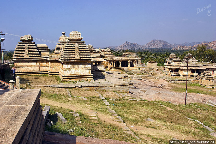 развалины около храма Вирупакши Хампи, Индия