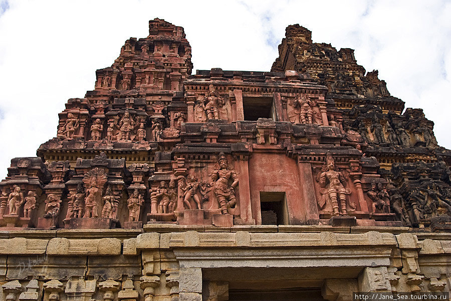 храм Хазара Рам (Тысячи Рам) Хампи, Индия