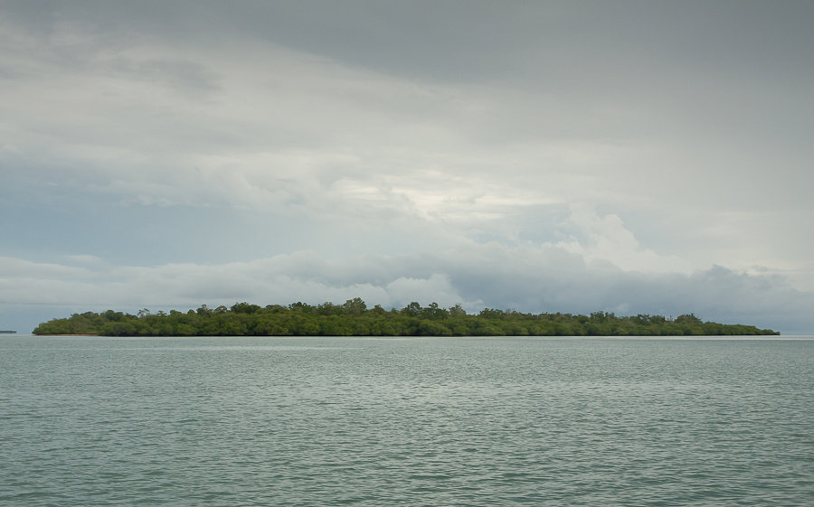 По пути проплываем кучу разных маленьких островов. На большинстве из них есть небольшой лагерь. Пуэрто-Принсеса, остров Палаван, Филиппины
