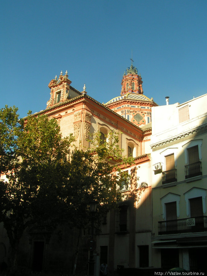Боковой вид на церковь Севилья, Испания
