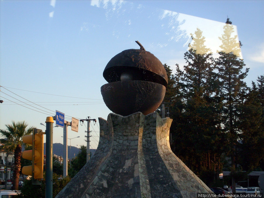 Символ Мармариса — жемчужина. Мармарис, Турция