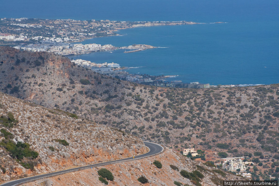 Вид на Малию и окрестности с серпантина Малия, Греция