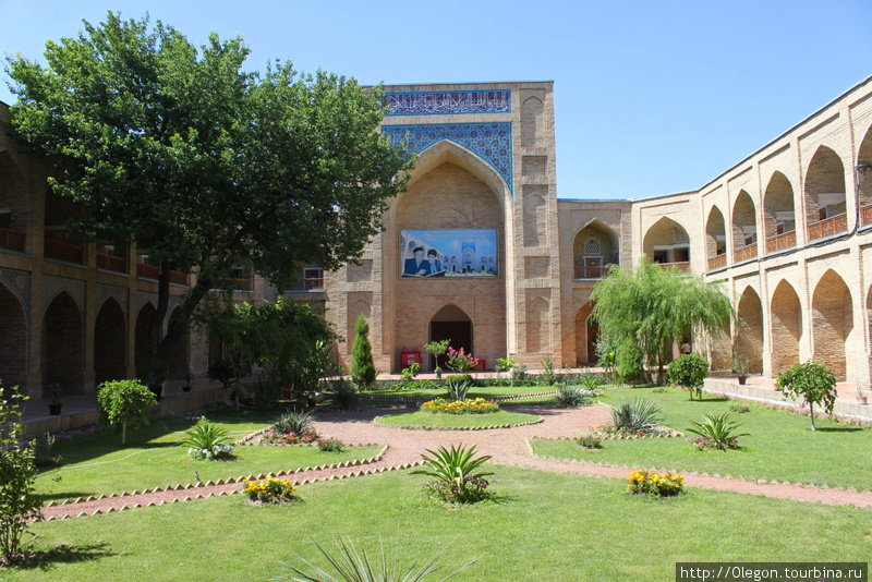 В конце XVIII века медресе использовалось как караван-сарай, в 1860 г. служило кокандским ханам крепостью Ташкент, Узбекистан