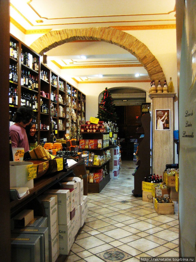 Магазин с всеми видами лимончелло Рим, Италия