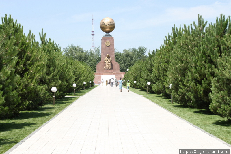 Дорога к монументу Независимости Ташкент, Узбекистан