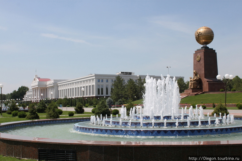 Две площади, две матери Ташкент, Узбекистан