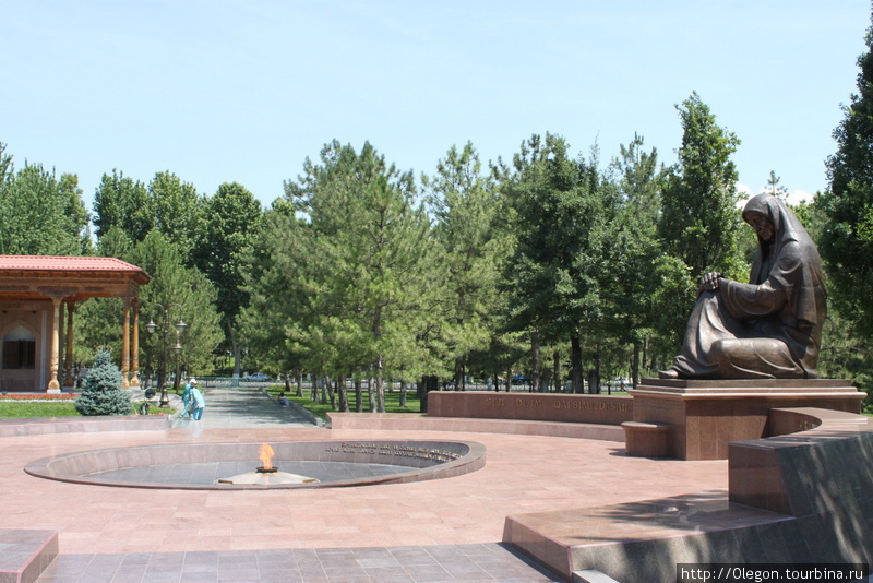 Вечный огонь и монумент Скорбящей Матери Ташкент, Узбекистан