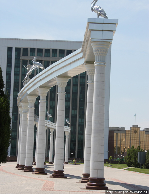 Две площади, две матери Ташкент, Узбекистан