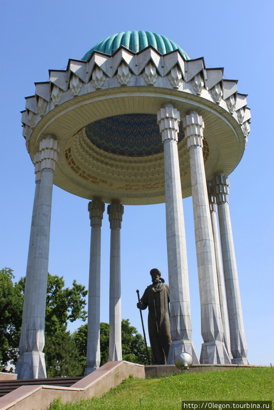 Памятник поэту Алишеру Навои Ташкент, Узбекистан