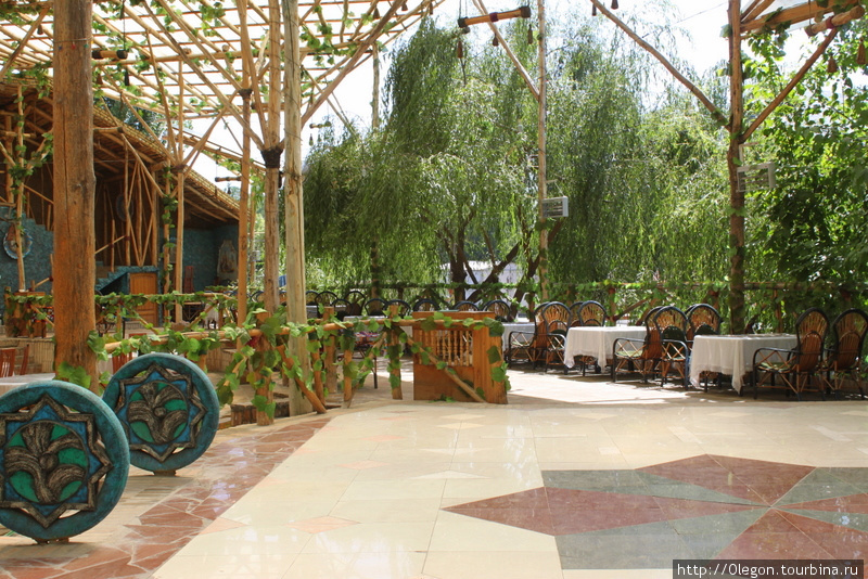 Ресторан в национальном наряде Ташкент, Узбекистан