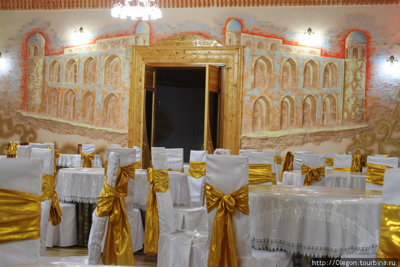 Ресторан в национальном наряде Ташкент, Узбекистан