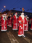 Открыли парад Деды Морозы-музыканты