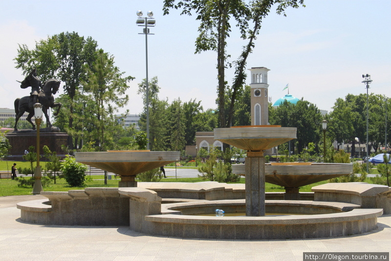 Фонтаны на жаре уже не включают, всё равно здесь народ уже не гуляет, хотя совсем недавно это было любимым местом ташкентцев Ташкент, Узбекистан
