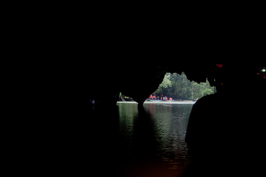 Свет в конце тоннеля Остров Палаван, Филиппины