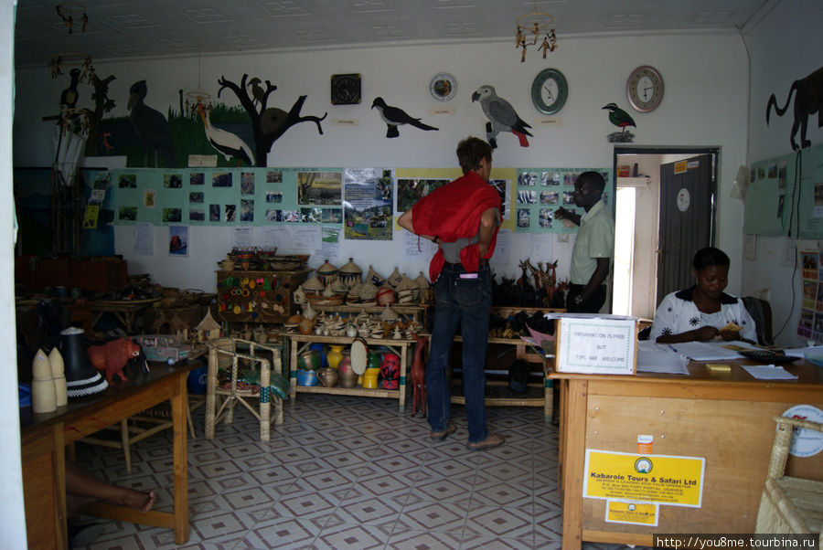 сувениры на продажу (в городе цены ниже) Западный регион, Уганда
