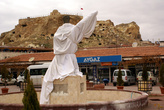 Статуя в центре Юргюпа