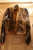 Кожаная куртка — дальний аналог тех, которые сейчас продают на турецких базарах