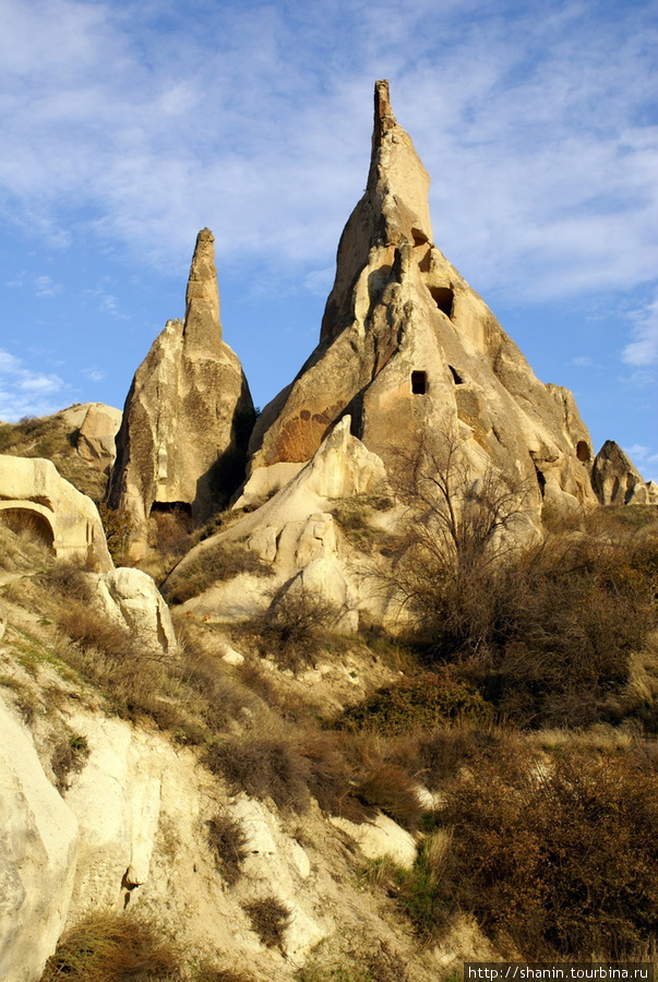 Скалы на окраине Гёреме Гёреме, Турция