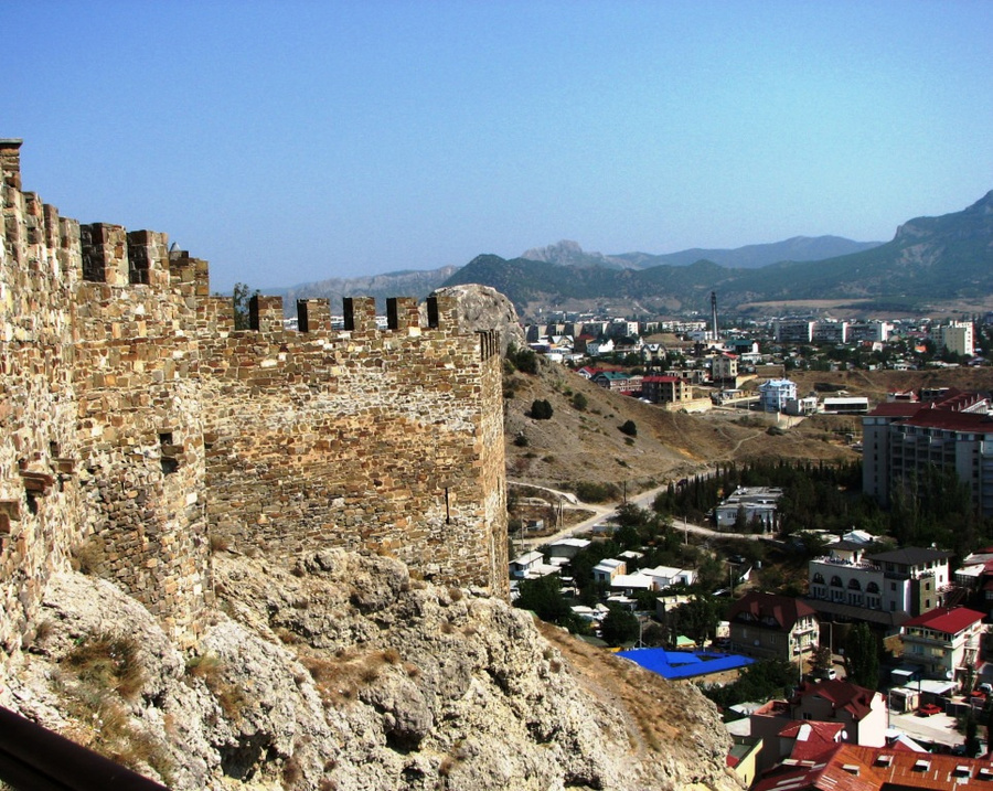 Крепость и город