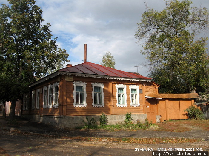 Литературно-мемориальный музей И. Бунина. (снимки музея от сентября 2010 года; зимние — только на пленке)
