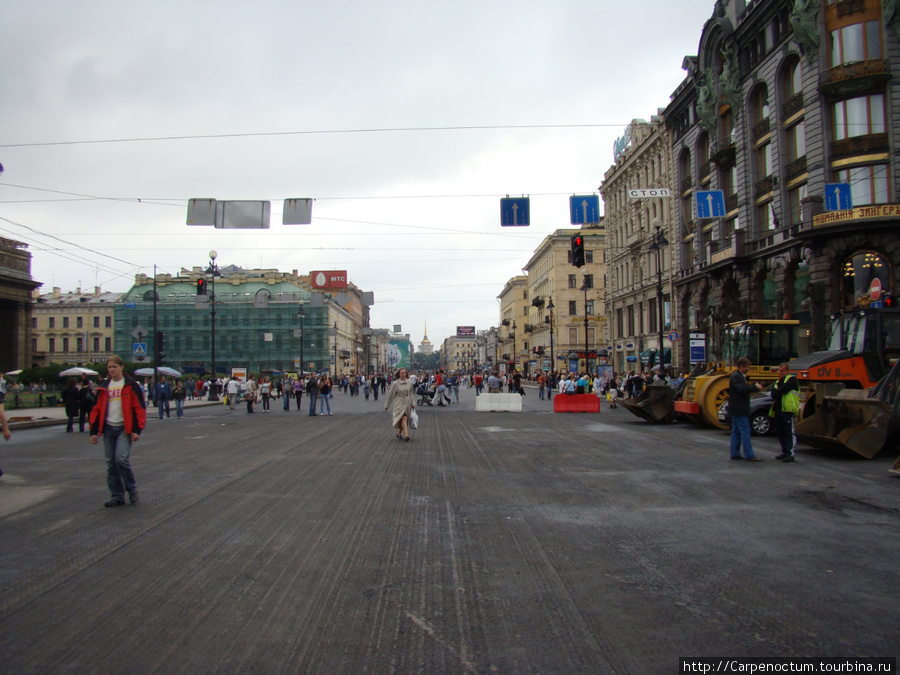 Невский проспект.Лето 2008 находился на реконструкции. Санкт-Петербург, Россия