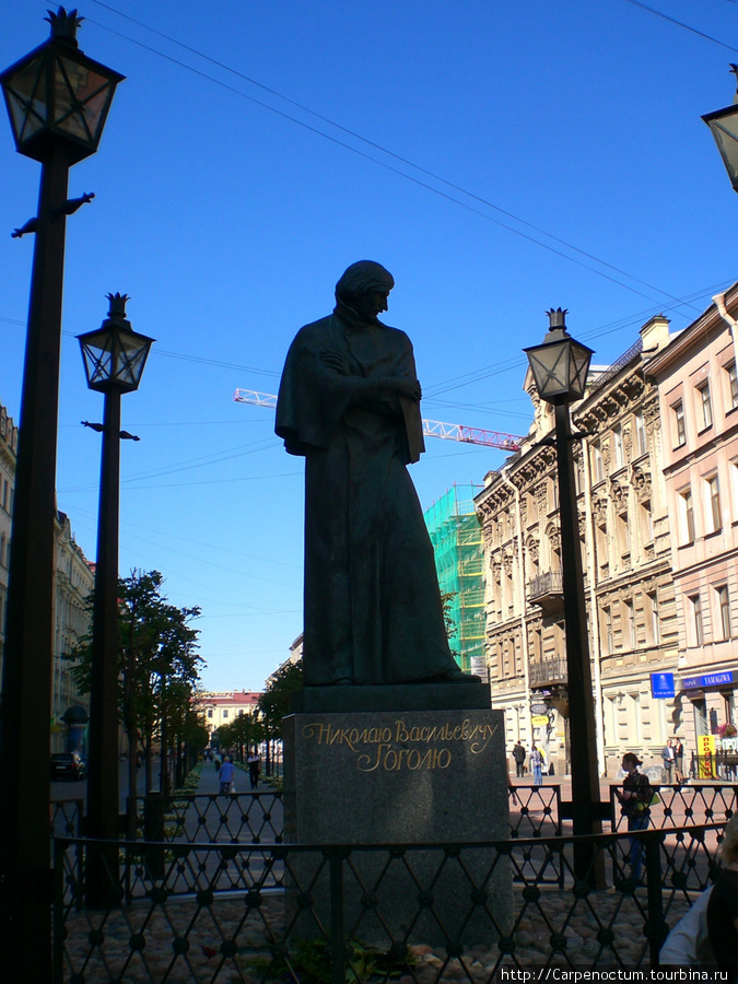 Памятник Н.В.Гоголю Санкт-Петербург, Россия