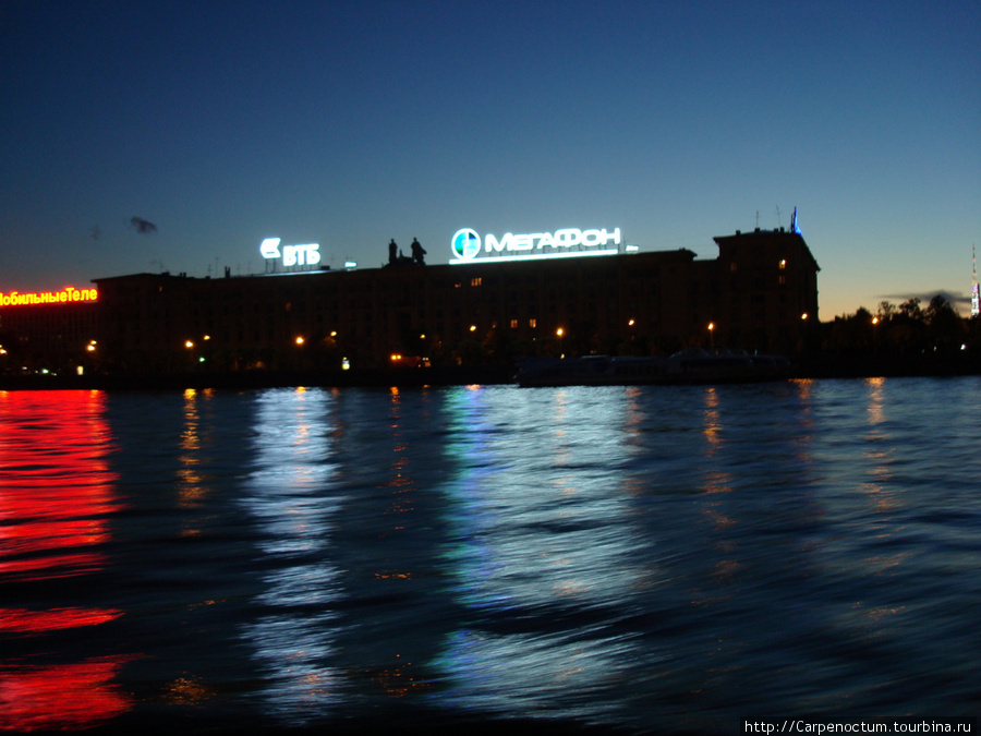 Ночная прогулка по Неве и ее каналам Санкт-Петербург, Россия