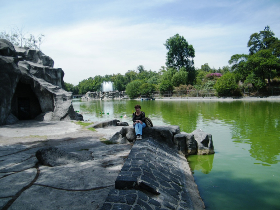 Озеро в парке  Чапультепек Мехико, Мексика