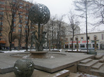 Сквер с фонтаном возле м. Новокузнецкая.