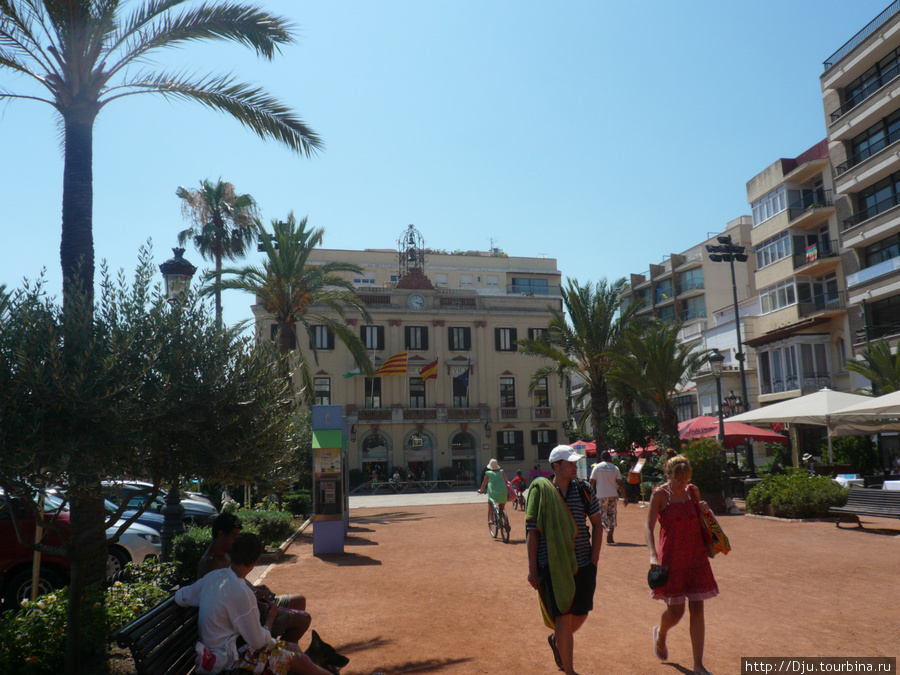 Пальмовая аллея с I-ой береговой линией отелей. Ллорет-де-Мар, Испания