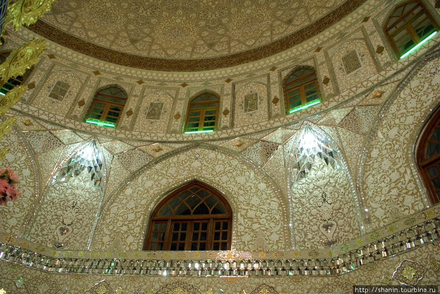 Окна под куполом Бодроуд, Иран
