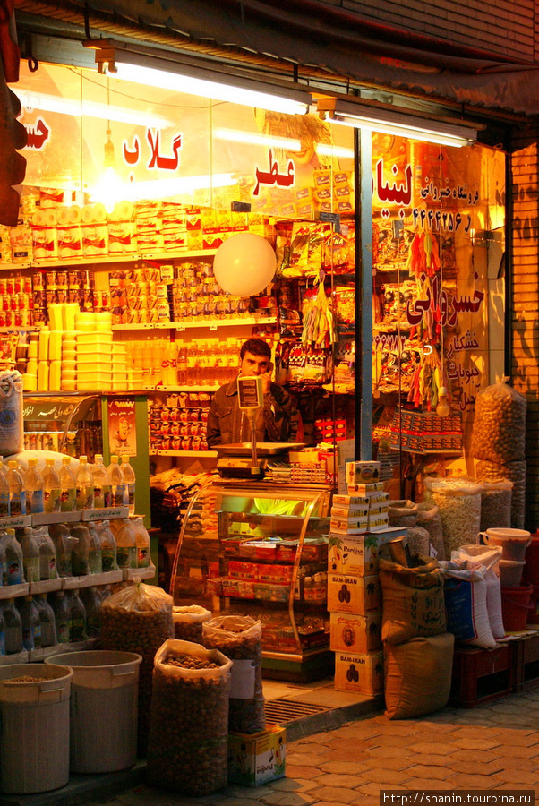 На крыше и внутри рынка Кашан, Иран