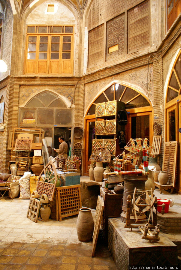 На крыше и внутри рынка Кашан, Иран