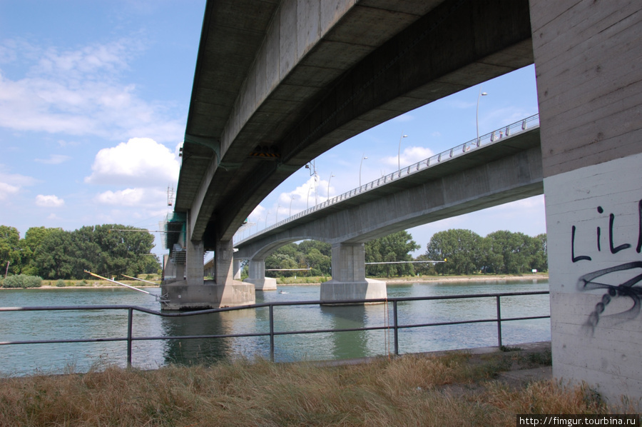 Дугообразный мост ’’Нибелунгов’’. Вормс, Германия