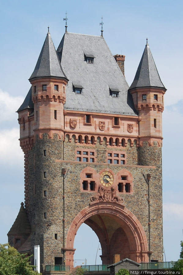 Башня над мостом Нибелунов. Вормс, Германия
