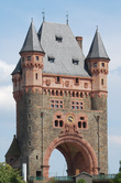 Башня над мостом Нибелунов.
