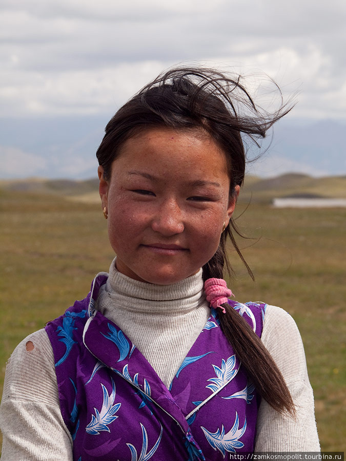 Девушка на джайло Киргизия