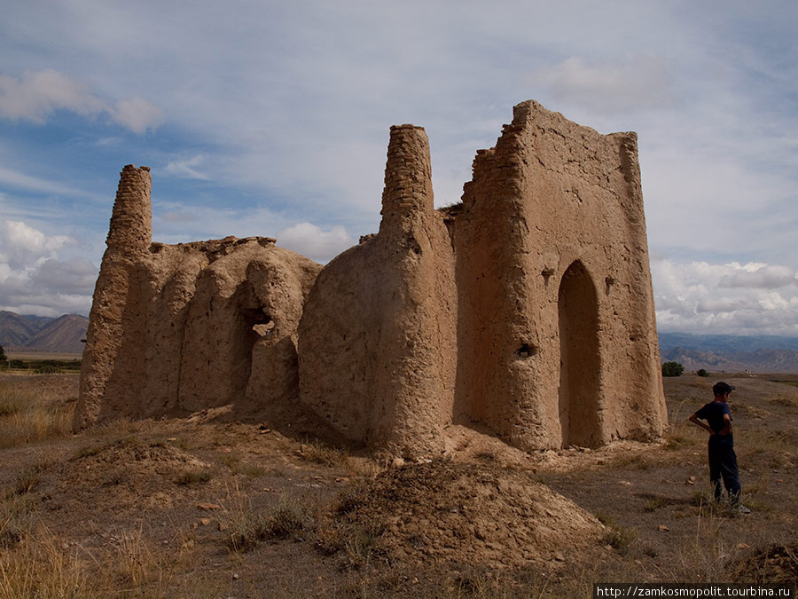 Мавзолей Тайлак-Батыра в Ак-Талинской долине Киргизия