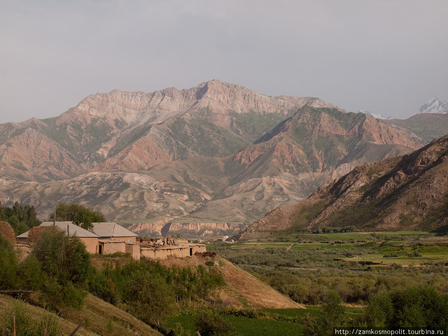 Деревня Карамык на границе с Таджикистаном Киргизия