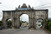 Каменная арка, сохранившаяся тут ещё с 19 века