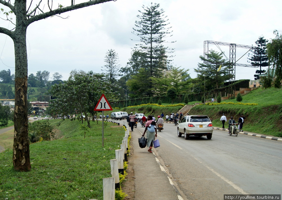 на дороге в город Западный регион, Уганда