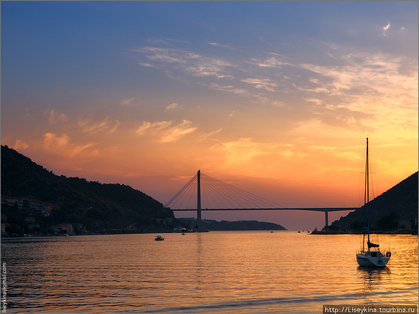Мост Дубровника на закате Дубровник, Хорватия