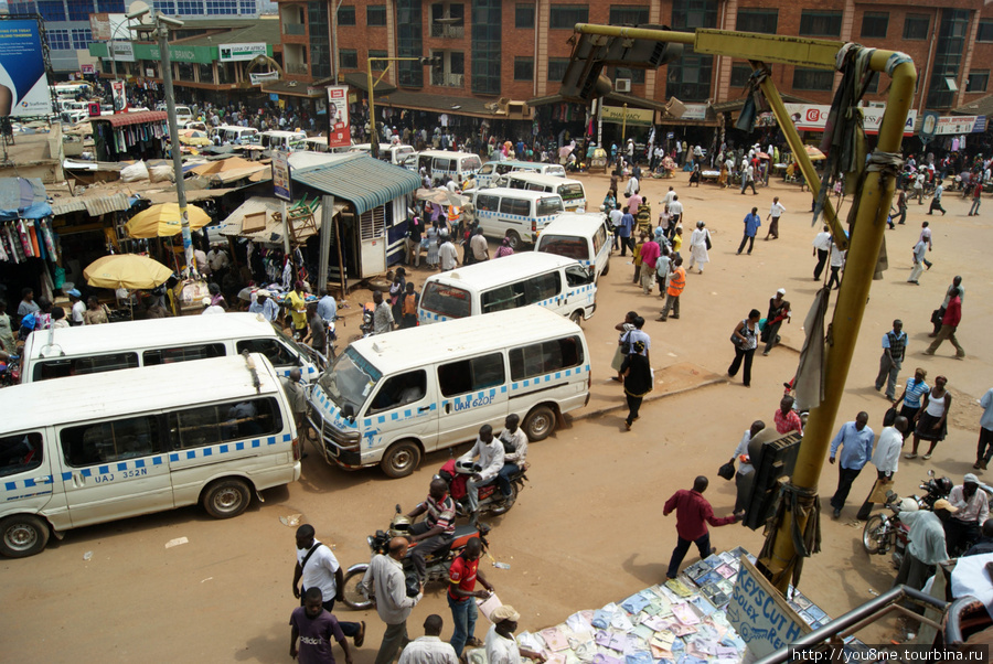 матату у рынка Кампала, Уганда