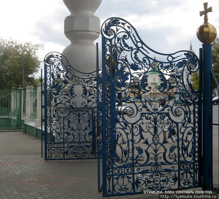 Соборные ворота. Елец, Россия