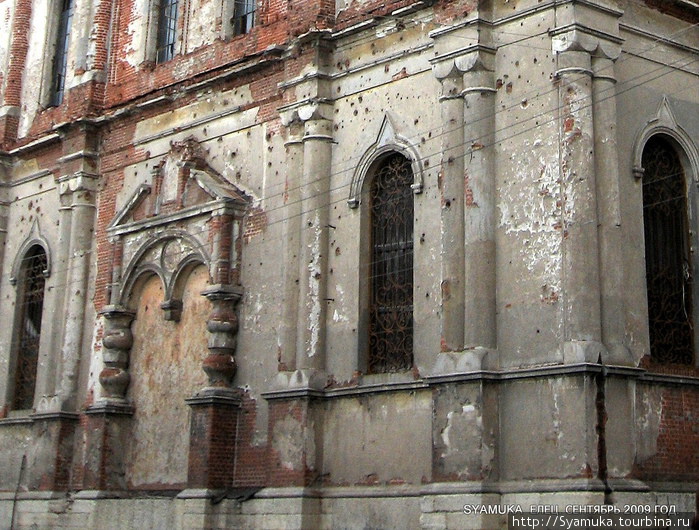 Фрагмент церкви Михаила Архангела. Следы войны. Елец, Россия