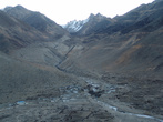 Если подумали, что горы невысокие, то вот вам фотка для сравнения с тибетским поселением перед горами